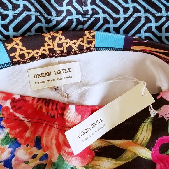 Nordstrom Dream Daily Printed Mini Skirt size XS - Picture 2 of 2